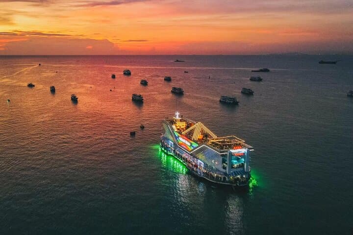 Pattaya Ocean Sky Dinner Cruise: Sunset Buffet & Cabaret on the Gulf photo 2