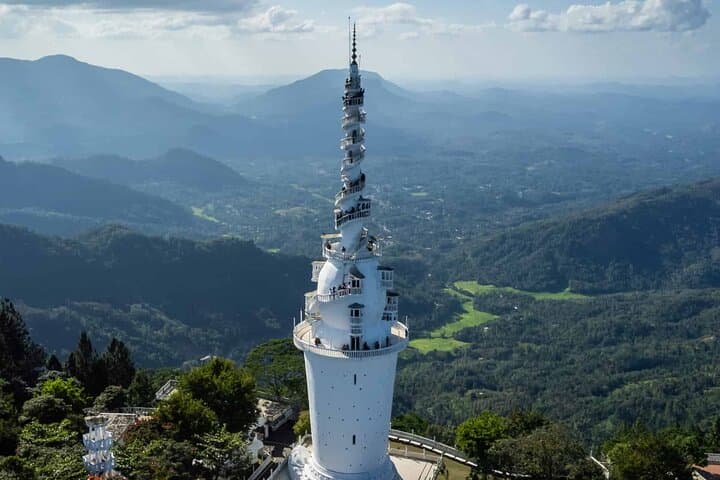 Sri Lanka 7-Day Round Tour — Beaches, Safari & Cultural Highlands