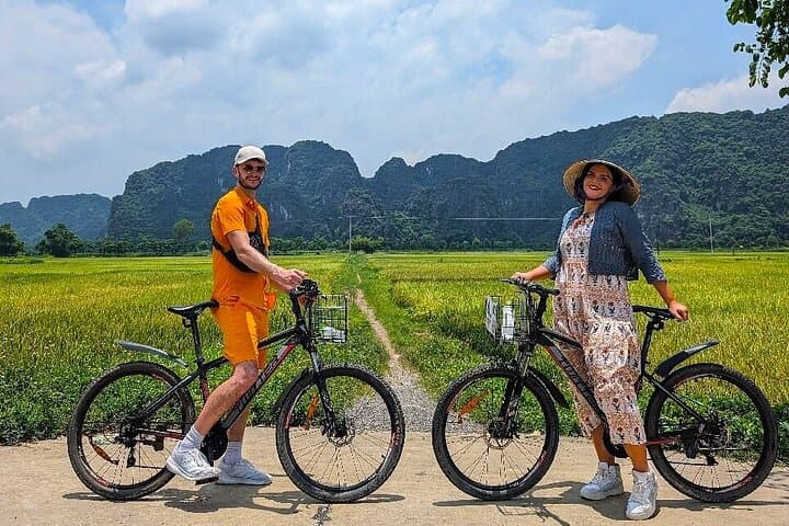 Hanoi to Trang An: Private Luxury Day Tour to Mua Cave, Bich Dong & Tam Coc photo 4