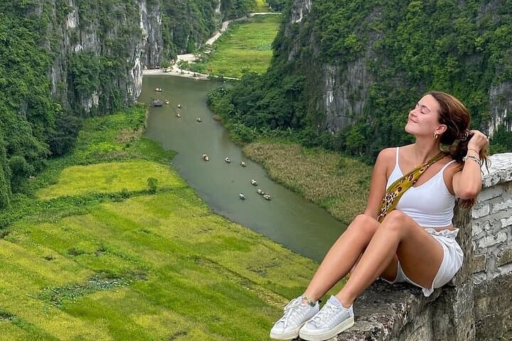 Hanoi to Trang An: Private Luxury Day Tour to Mua Cave, Bich Dong & Tam Coc photo 2