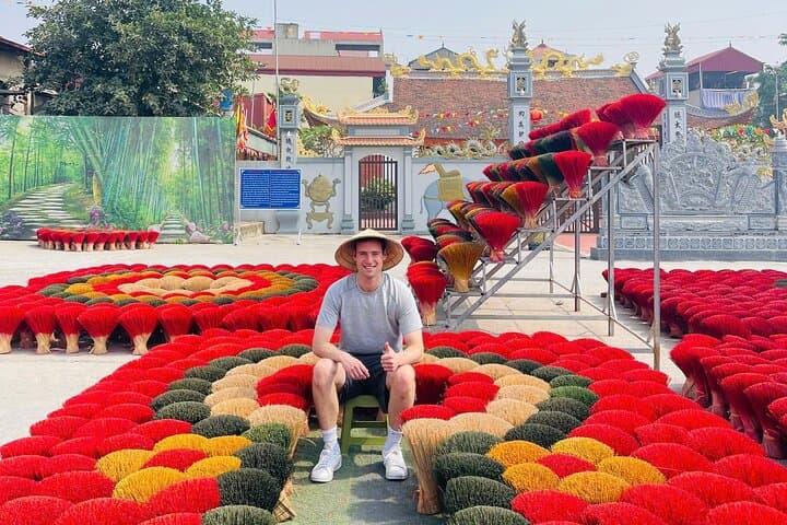 Hanoi Private Tour: Duong Lam Ancient Village, Quang Phu Cau Incense & Chuong Conical-Hat Village photo 3