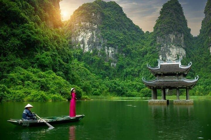 Ninh Binh Day Trip: Cycle Hoa Lu, Boat Through Trang An & Hike Mua Cave