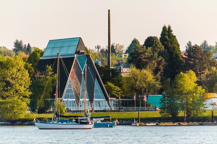 Vancouver Private Walking Tour & Seal Boat Cruise — Maritime History and Waterfront Wildlife photo 1
