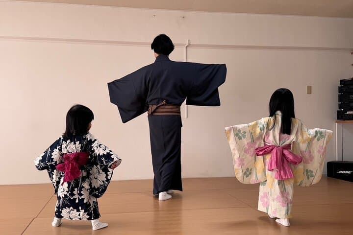 Traditional Japanese Dance and Matcha Workshop near Shinjuku — Yukata Experience in Seijo Gakuenmae photo 6