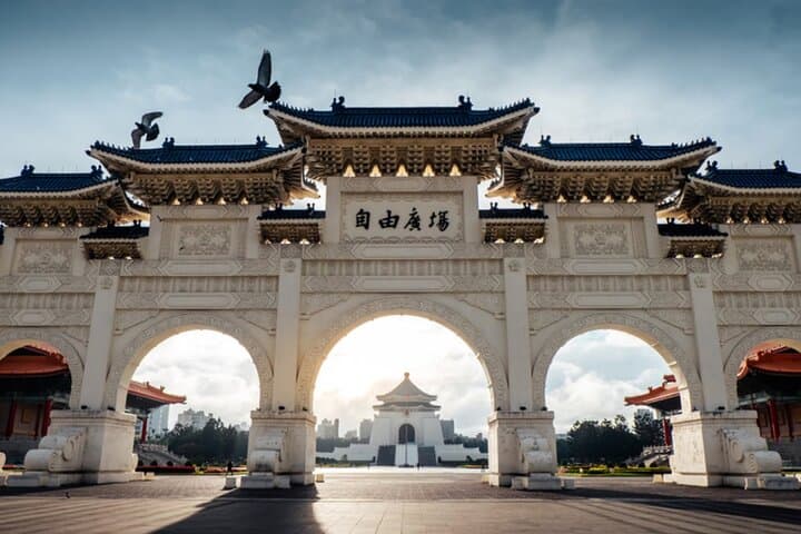 Full-Day Private Taipei City Tour — Custom 8-Hour Private Itinerary