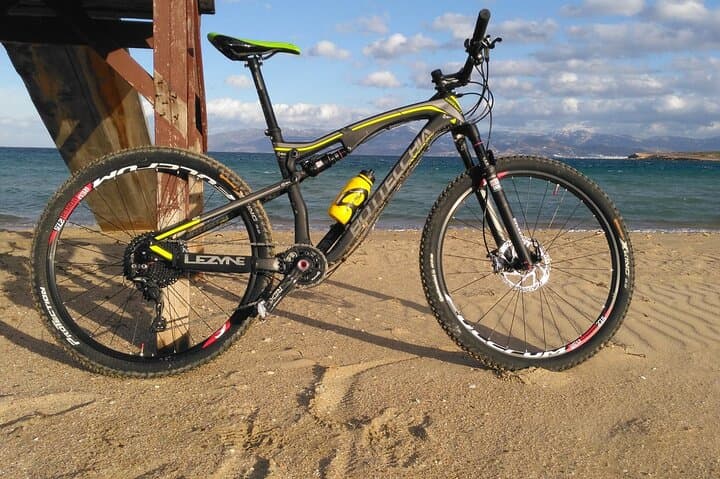E-Bike Tour in Paros: Mycenaean Acropolis & Kolimbithres Beach