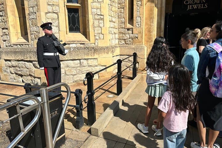 Family-Friendly Tower of London Tour: Kids, Crowns & Medieval Stories photo 4