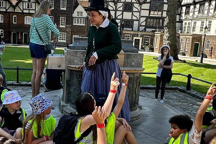Family-Friendly Tower of London Tour: Kids, Crowns & Medieval Stories photo 5