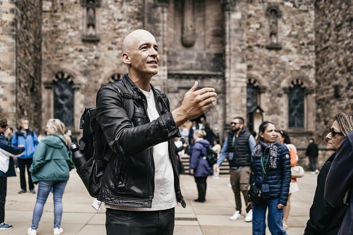 Historic Edinburgh Castle & Old Town Guided Walking Tour photo 2