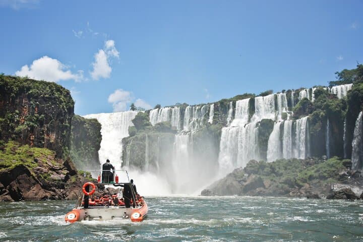 Iguaçu Falls Private Boat Tour & Bird Park — Full-Day Foz do Iguaçu Adventure photo 2