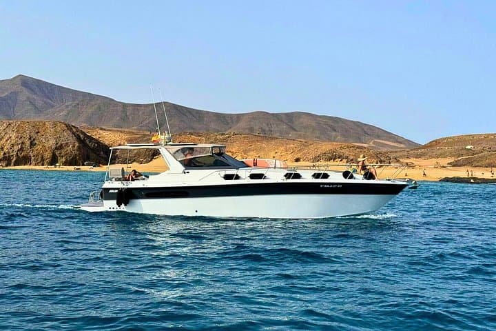 Private Luxury Yacht and BBQ at Papagayo Beaches - Lanzarote Sunset Cruise photo 3