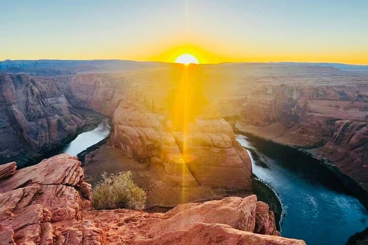 Grand Canyon & Lower Antelope Canyon: 2-Day Luxury SUV SUV Tour from Las Vegas