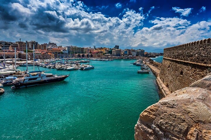 Heraklion Market and Cretaquarium Guided Tour – Skip-the-Line Marine & City Walk