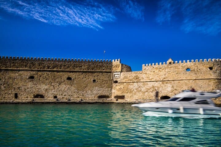 Heraklion Market and Cretaquarium Guided Tour – Skip-the-Line Marine & City Walk photo 2