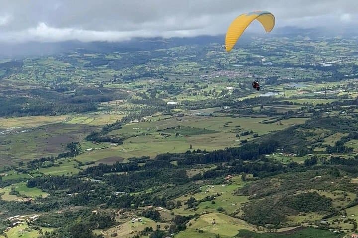 Paragliding Experience in La Calera: Tandem Flights Near Bogotá