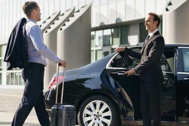 Private One-Way Transfer Between Dubai Airport (DXB) and Dubai & Sharjah photo 3