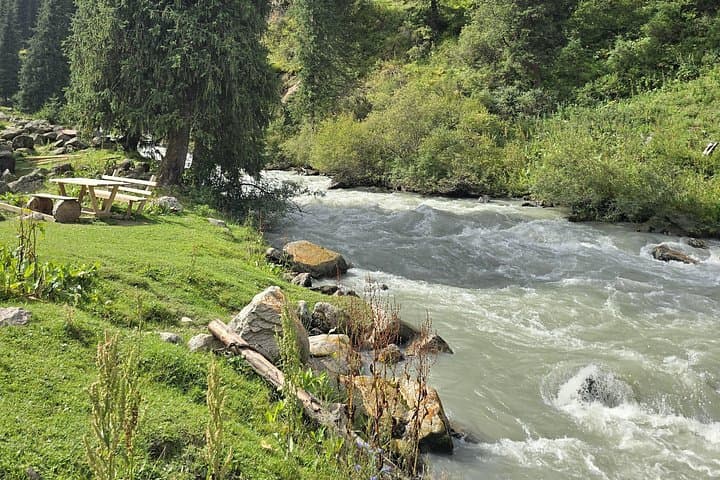 4-Day Issyk-Kul & Altyn Arashan: Nomadic Culture, Hot Springs & Jeti-Oguz photo 2