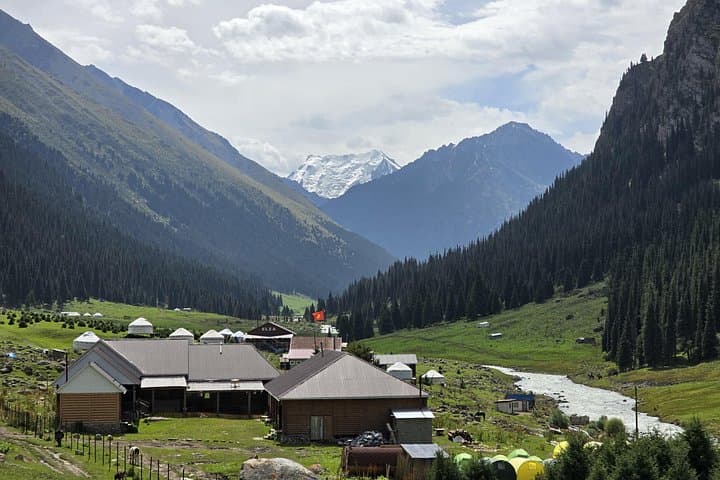 4-Day Issyk-Kul & Altyn Arashan: Nomadic Culture, Hot Springs & Jeti-Oguz photo 3