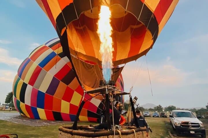 Dawn Over the Dunes: Hot Air Balloon Ride Dubai photo 4
