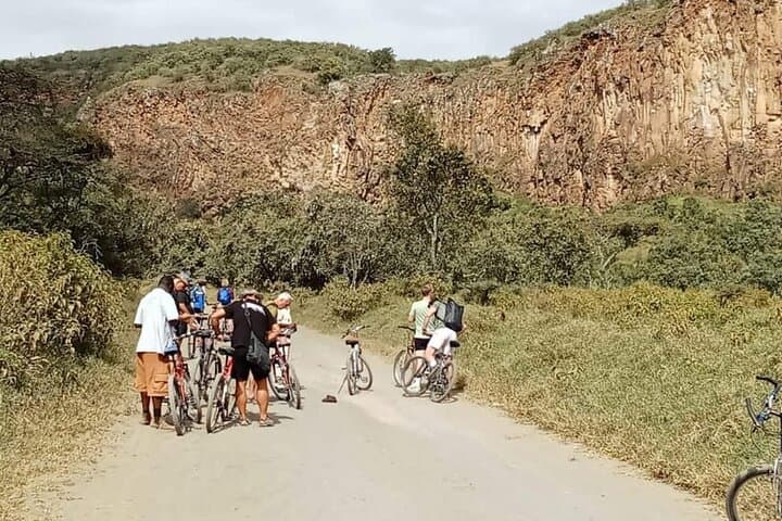Hells Gate National Park and Lake Naivasha: Full-Day Safari & Boat Ride from Nairobi