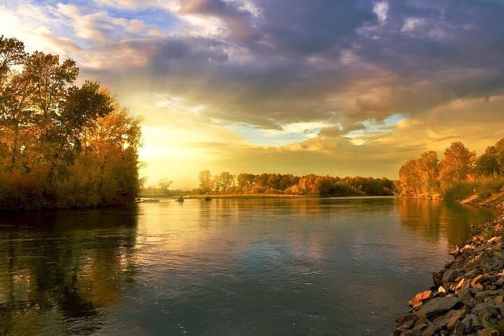 Hudson River Fall Foliage Cruise: Iconic NYC Skyline & Autumn Views photo 6