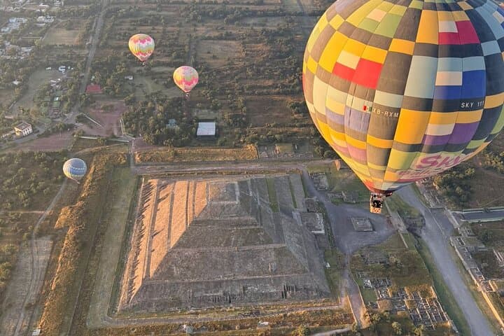Private Teotihuacan Hot Air Balloon Flight & Cavern Breakfast photo 5