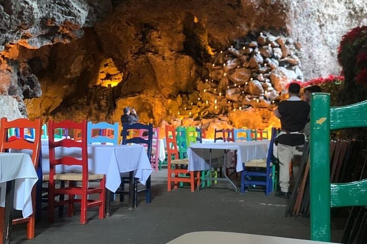 Sunrise Balloon Over Teotihuacan: Flight, Breakfast in Cueva & Guided Ruins Tour photo 2
