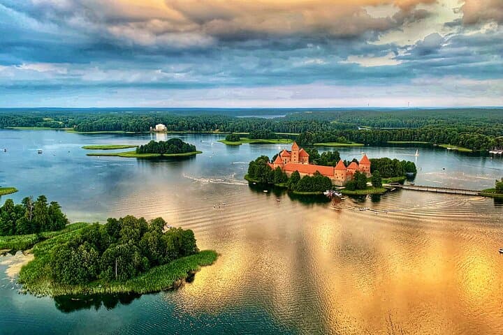 Hot Air Balloon Over Trakai Castle: Sunrise Flights from Vilnius
