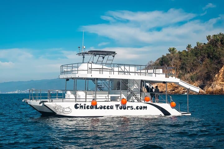 Private Yacht Charter Chica Fun 6 — All‑Inclusive Yacht with Waterslides in Puerto Vallarta