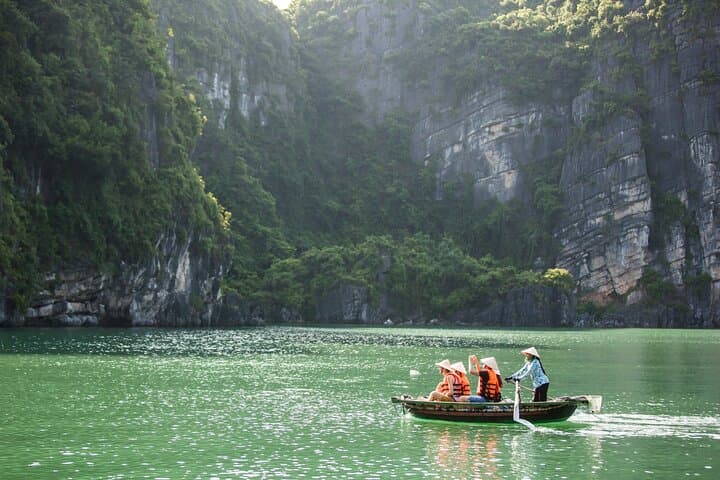 5-Star Amanda Cruise: Luxury 2-Day Halong Bay Overnight Tour photo 2