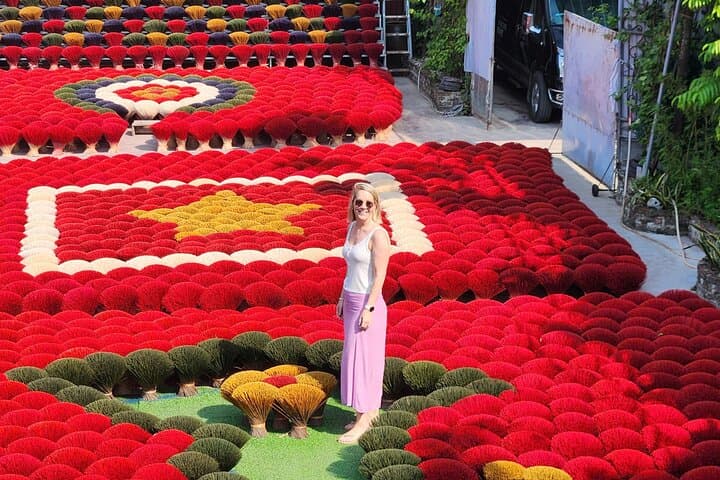 Hanoi private tour: Duong Lam ancient village, Quang Phu Cau incense & Non La craft