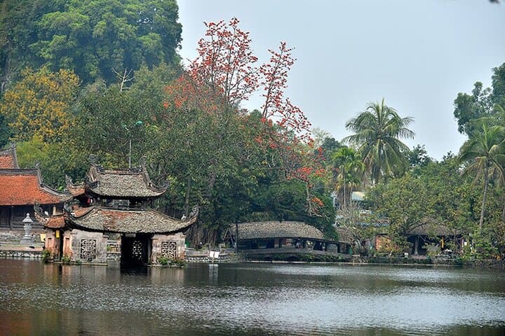 Full-Day Thay Pagoda & Duong Lam Ancient Village Private Tour from Hanoi