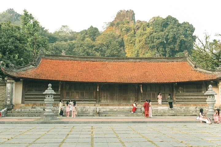 Full-Day Thay Pagoda & Duong Lam Ancient Village Private Tour from Hanoi photo 4