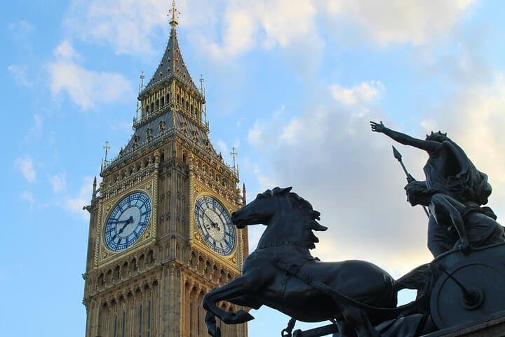 London's Top 20 Sights Guided Small-Group Walking Tour photo 6