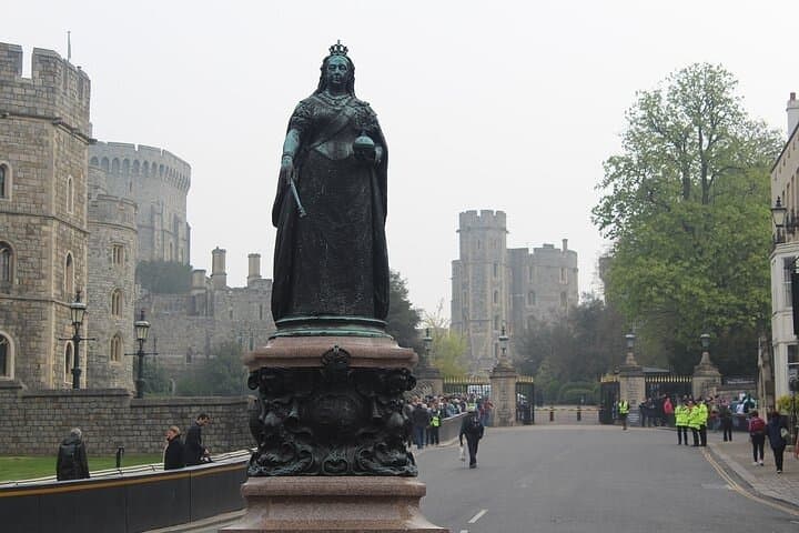 London private chauffeur half-day or full-day vehicle rental for flexible sightseeing photo 4