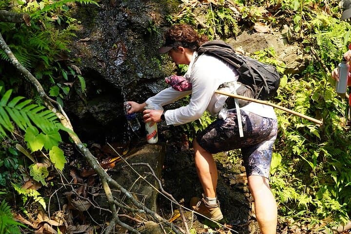 2-Day Kayak and Trek on Ba Be Lake: Paddle Puong Cave to Hmong Highlands