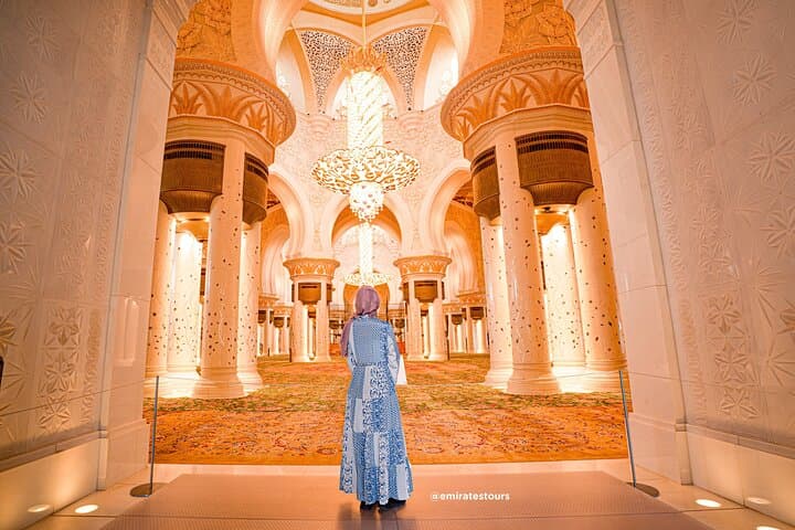 Evening Abu Dhabi Highlights: Sheikh Zayed Mosque, Corniche & Dates Market Tour