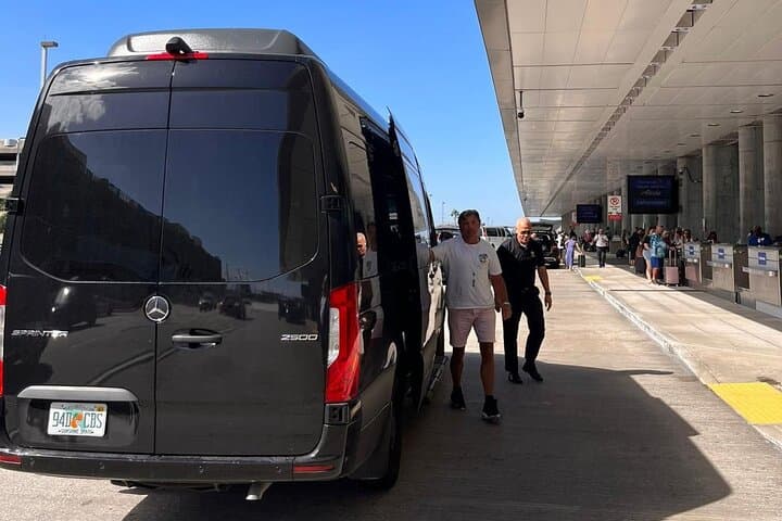 VIP Transfer to Miami International Airport and Port of Miami — Private Black Car Service photo 3