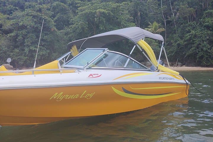 Private Paraty Bay Boat Tour — Islands, Snorkel & Caiçara Lunch photo 1