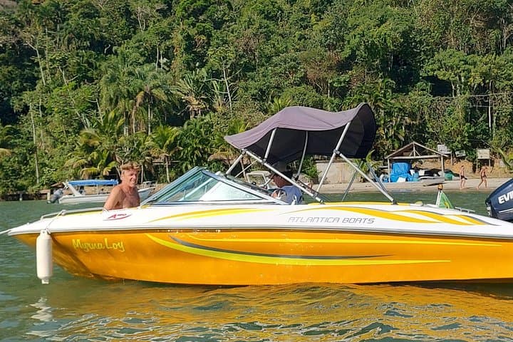 Private Paraty Bay Boat Tour — Islands, Snorkel & Caiçara Lunch photo 2