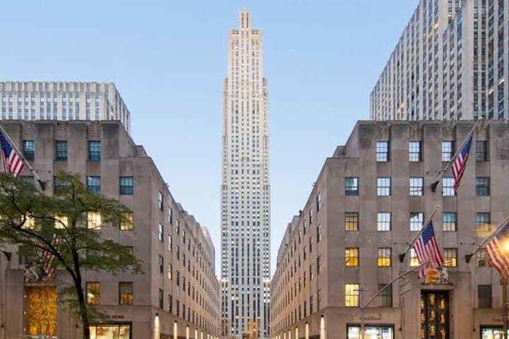 Private New York Hidden Gems Day Tour — Luxury Car, Local Secrets & Iconic Views