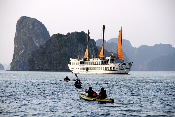 Treasure Junk Bai Tu Long Bay 2-Day Boutique Cruise — Kayak, Vung Vieng & Squid Fishing