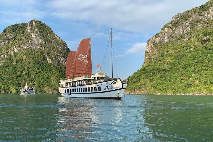 Treasure Junk Overnight Cruise in Bai Tu Long Bay — 2D1N Boutique Experience photo 2