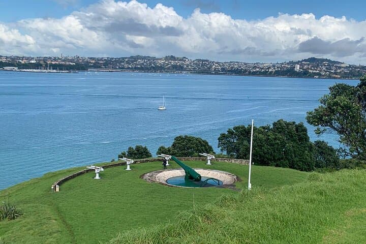 Auckland Half-Day Sightseeing: Mount Eden, Mission Bay & Harbour Drive photo 2
