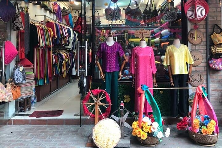 Private Tour to Van Phuc Silk and Duong Lam Ancient Village — Hanoi Day Trip