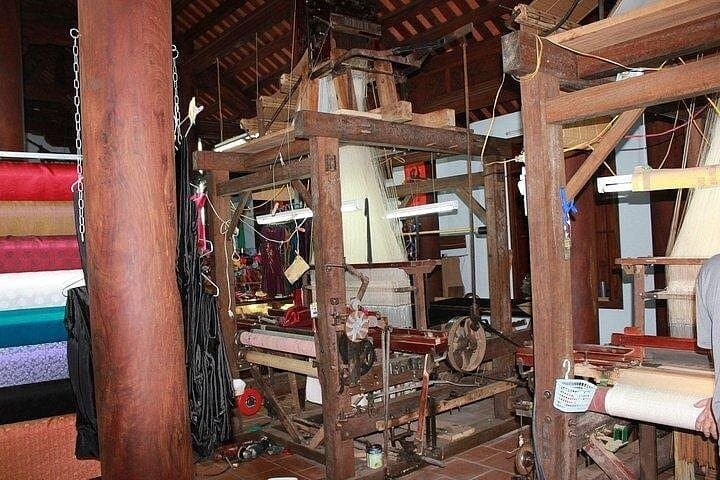 Private Tour to Van Phuc Silk and Duong Lam Ancient Village — Hanoi Day Trip photo 2