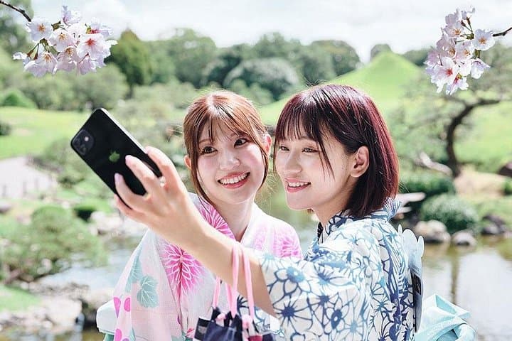 Suizenji Kimono Rental: Dress in Tradition at Kumamoto's Suizenji Park