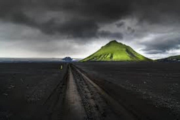 Super-Jeep Hekla & Mælifell Highlands Adventure — Volcanoes, Glaciers and Black Sand