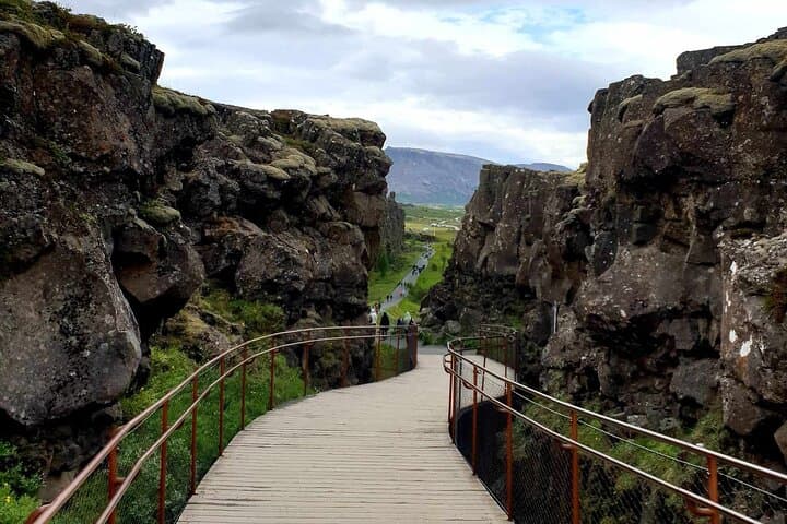 Golden Circle Iceland: Þingvellir, Geysir & Gullfoss Day Tour Guide photo 3
