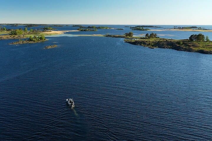 Private Guided Boat Tour on Lake Vänern — Lurö Archipelago & Birdwatching photo 3